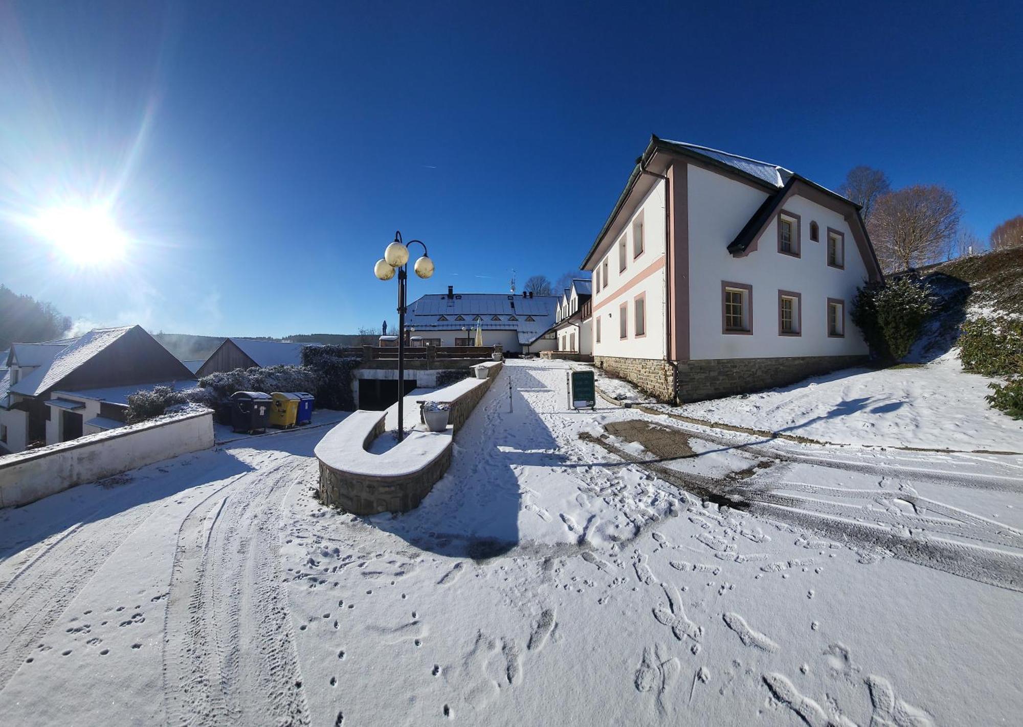 Hotel Zlaty Potok Nicov  Extérieur photo