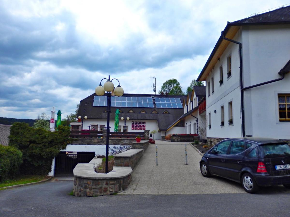Hotel Zlaty Potok Nicov  Extérieur photo